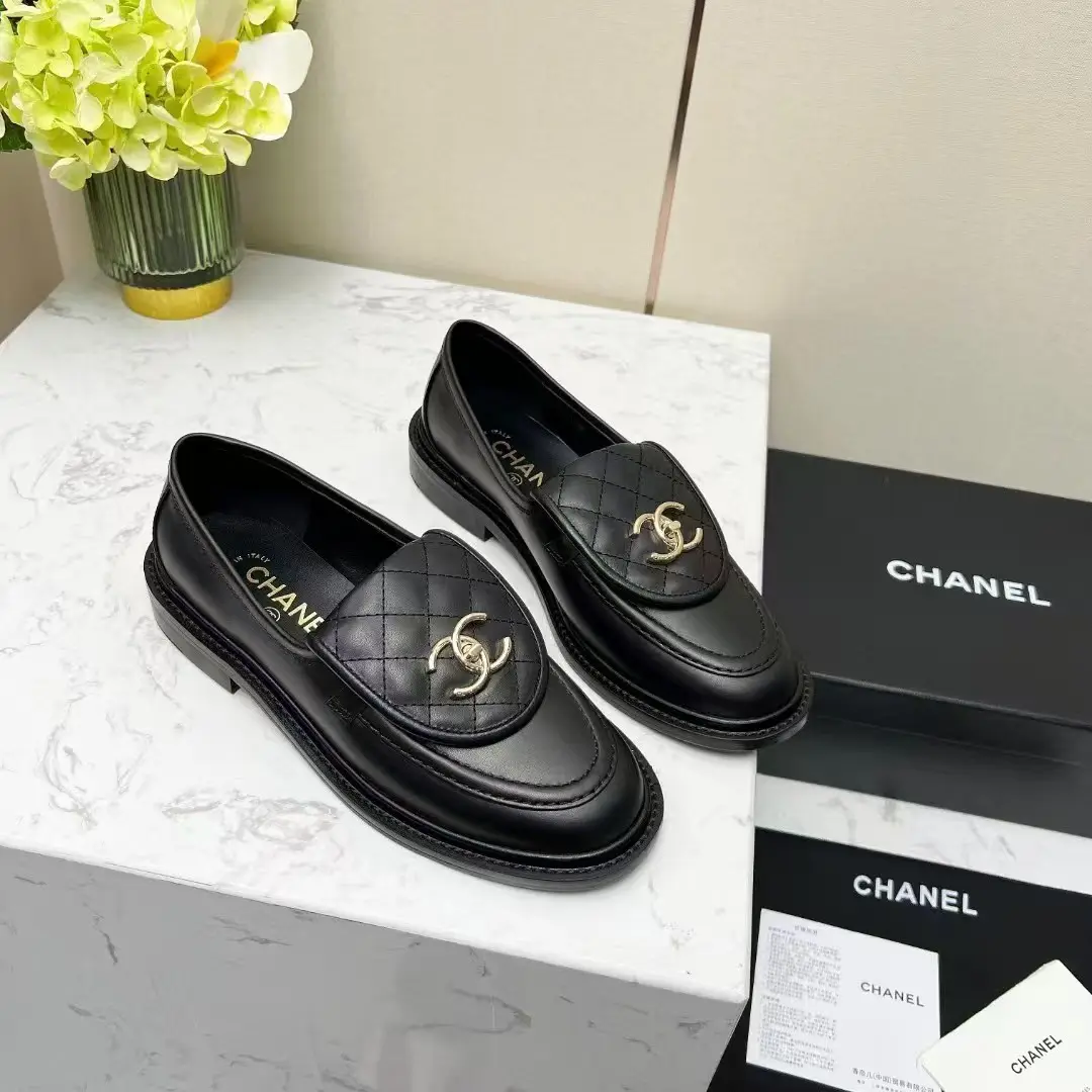 Leather C lock loafers preorder