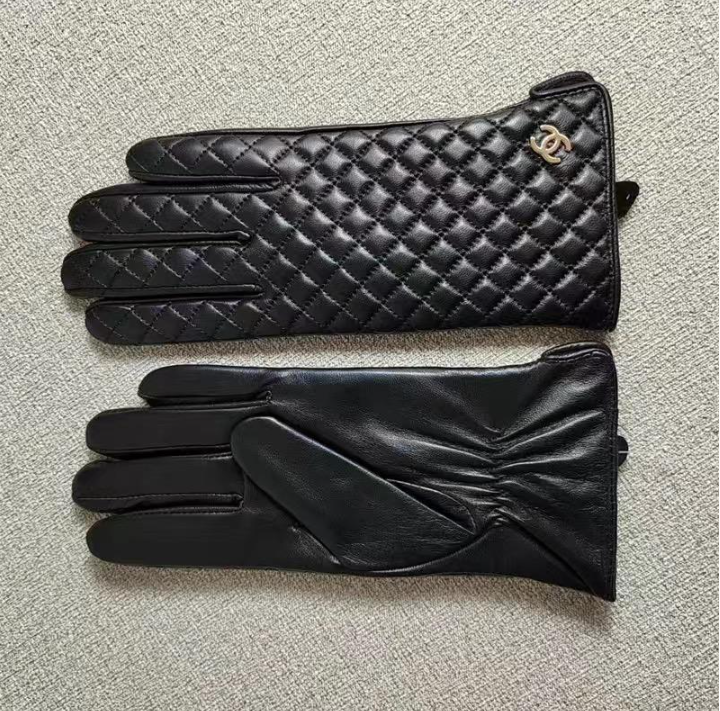 Quilted C Gloves leather no fur. Fleece lined. Preorder