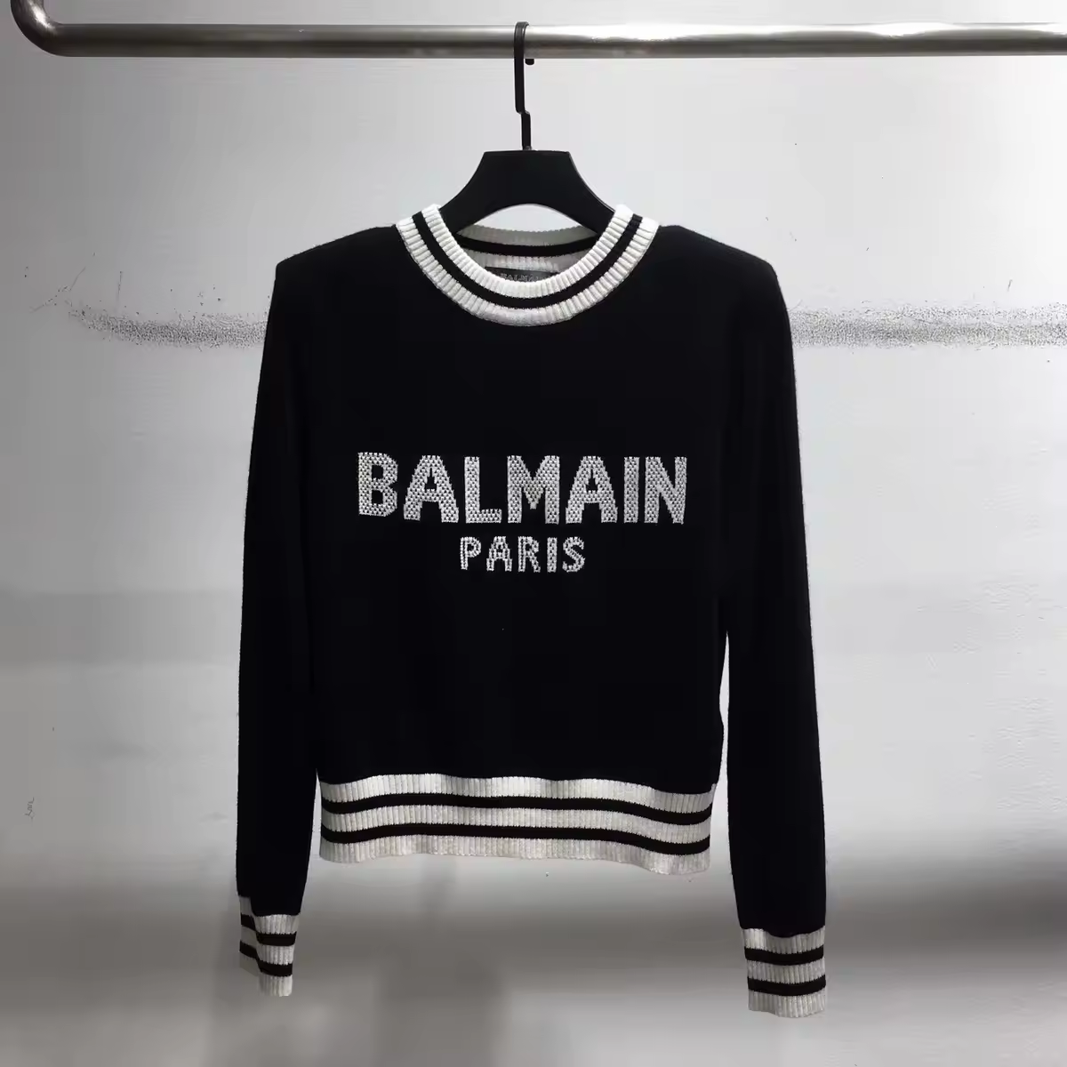 Bmn black and white Sweater one size preorder