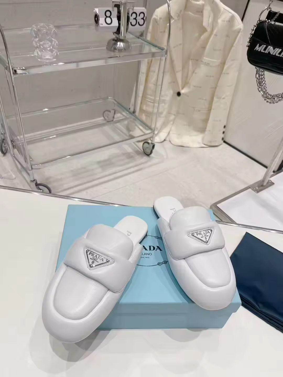 White P leather mules