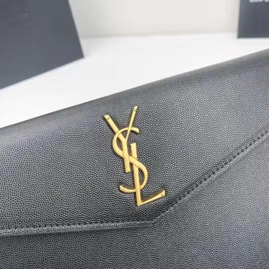 Y Black Clutch 27x17cm preorder