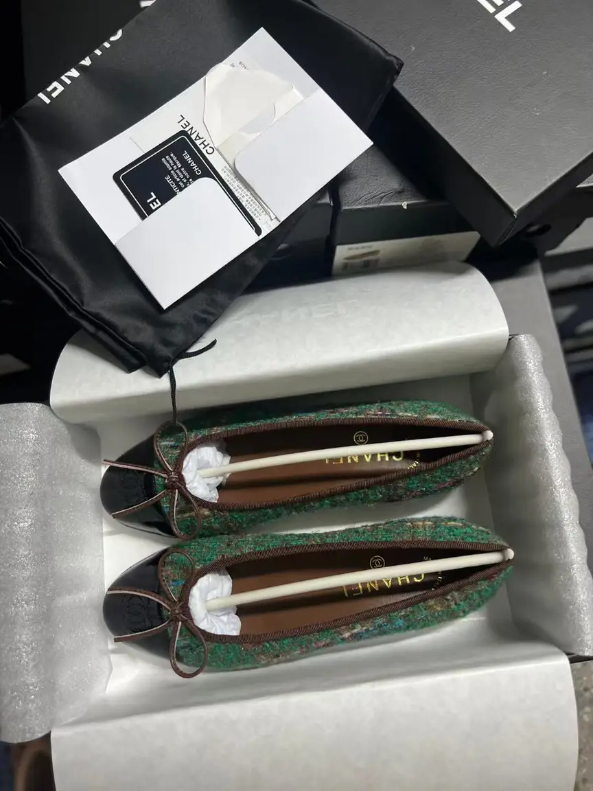 Green/black C Flats preorder
