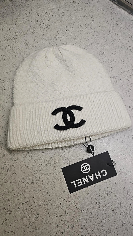 White C Black knitted 846