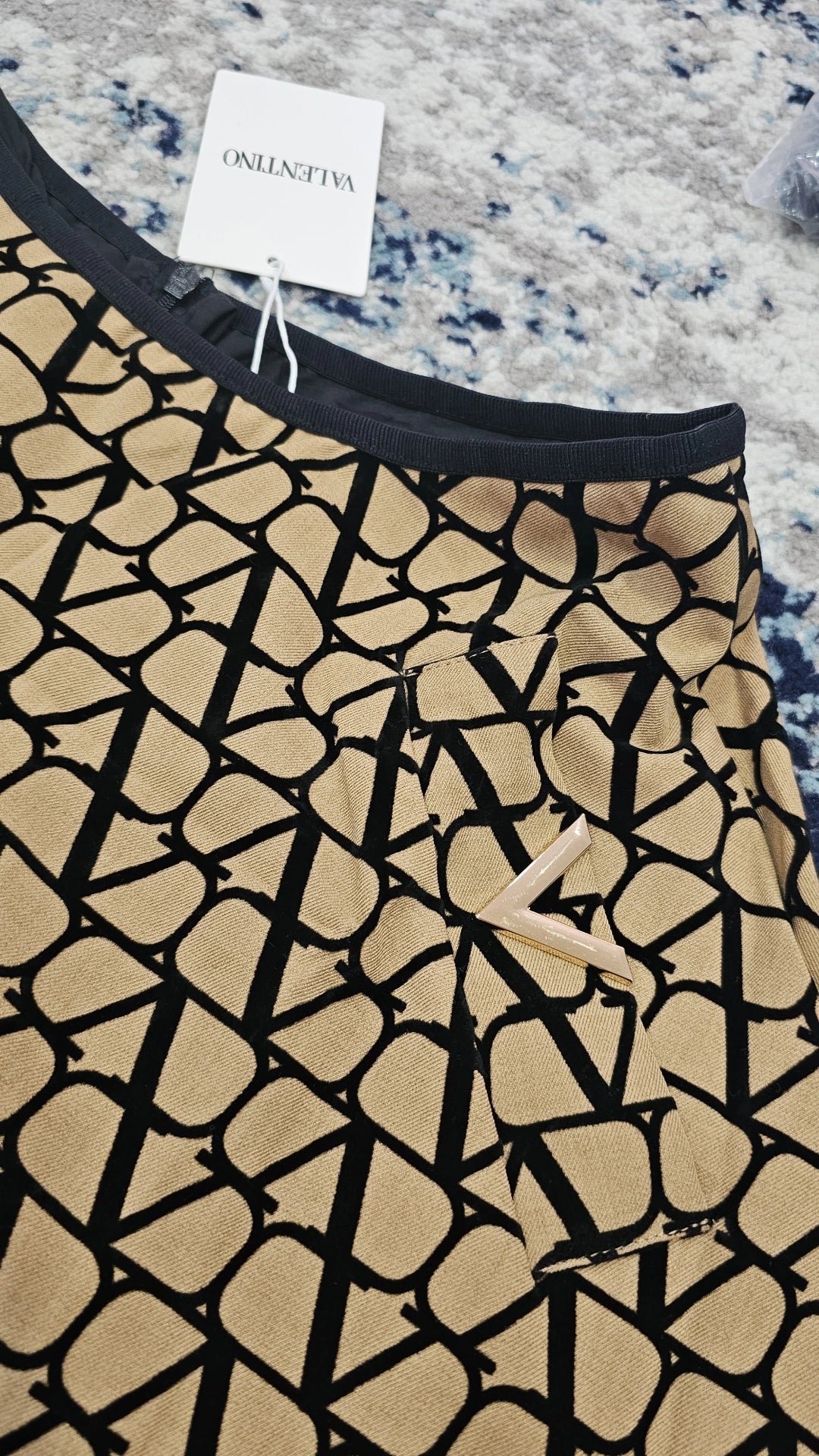 V Skirt
