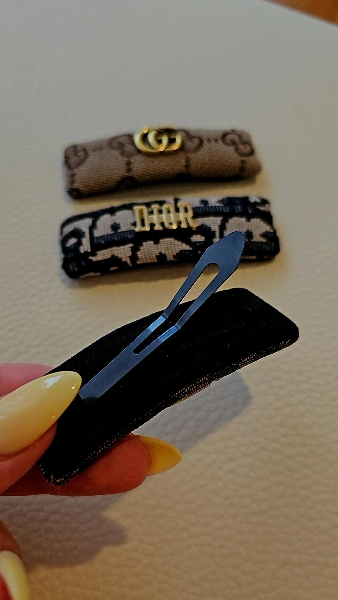 G, F, D hair clips