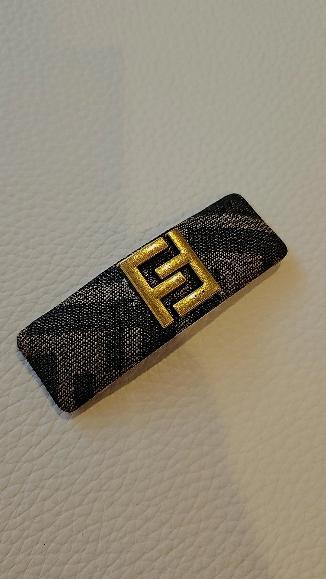 G, F, D hair clips