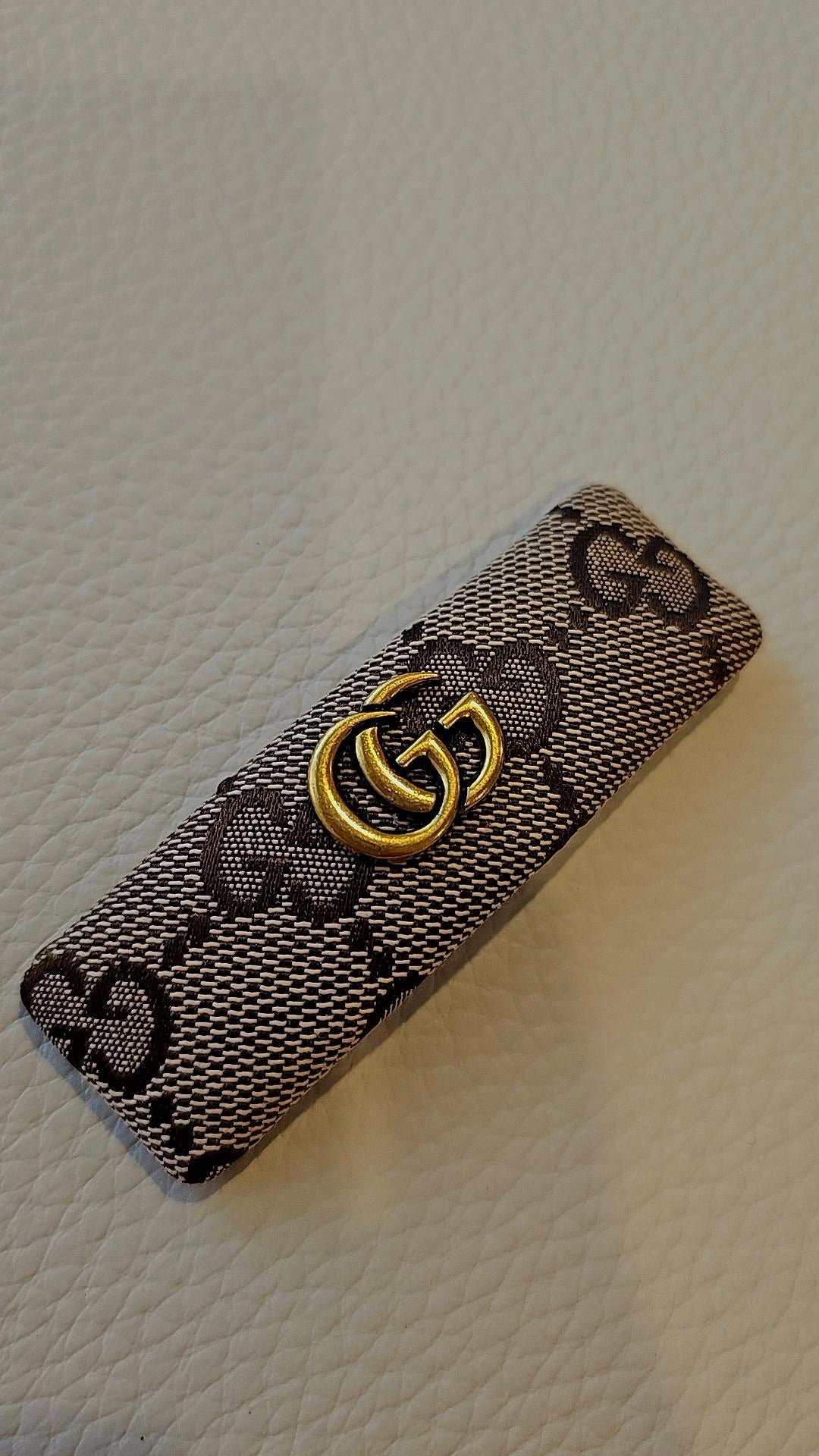 G, F, D hair clips