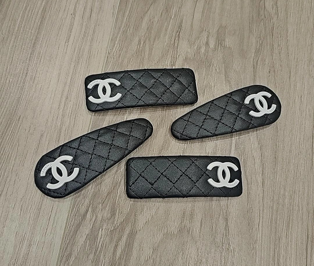 Black and white quilted C hair clip
