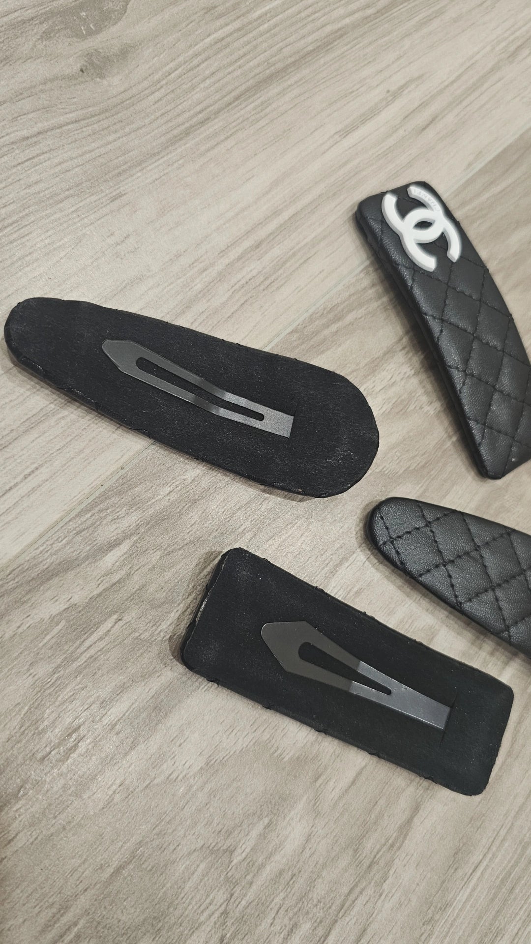 Black and white quilted C hair clip