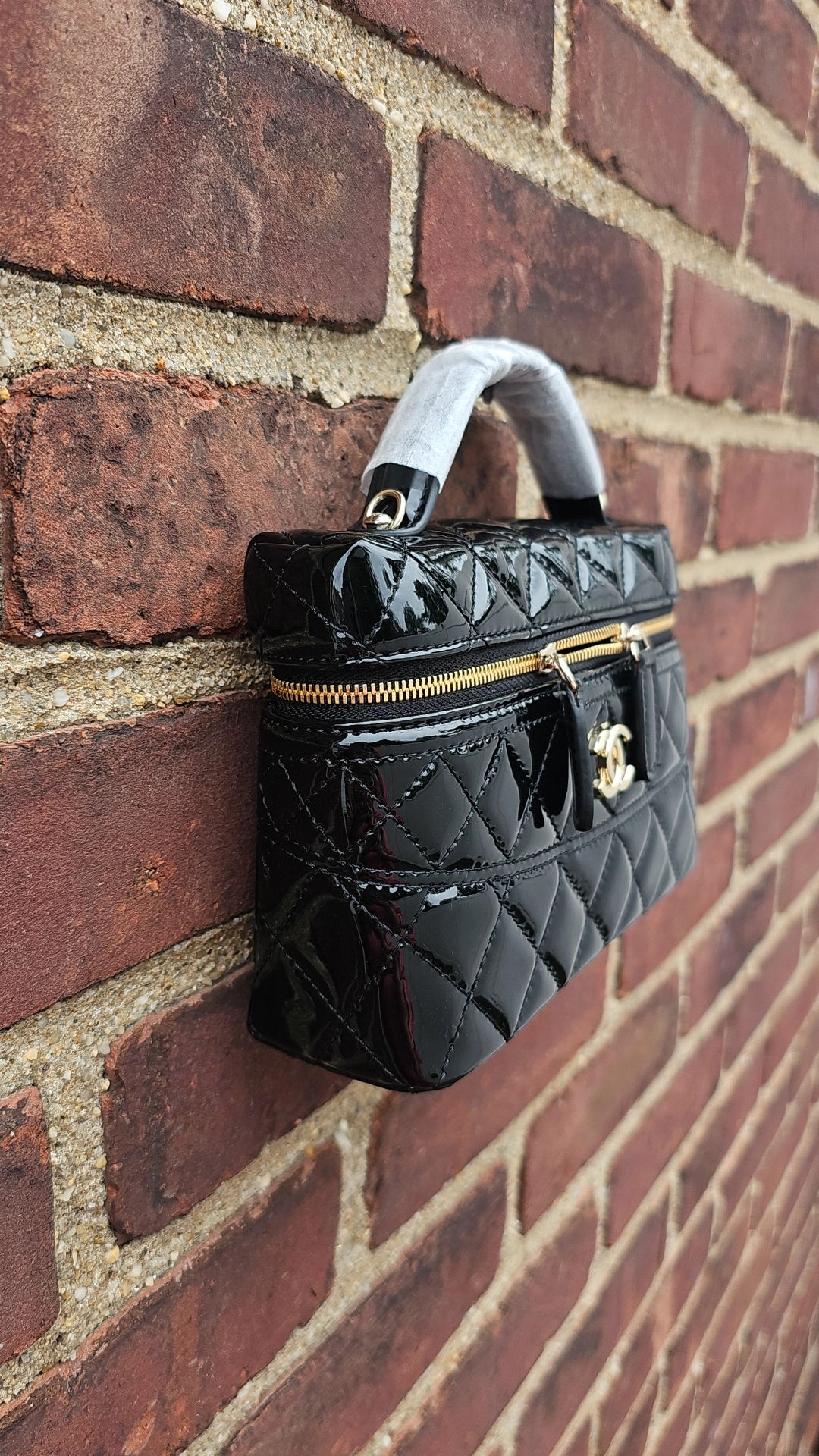 Black Shiny C Bag with chain