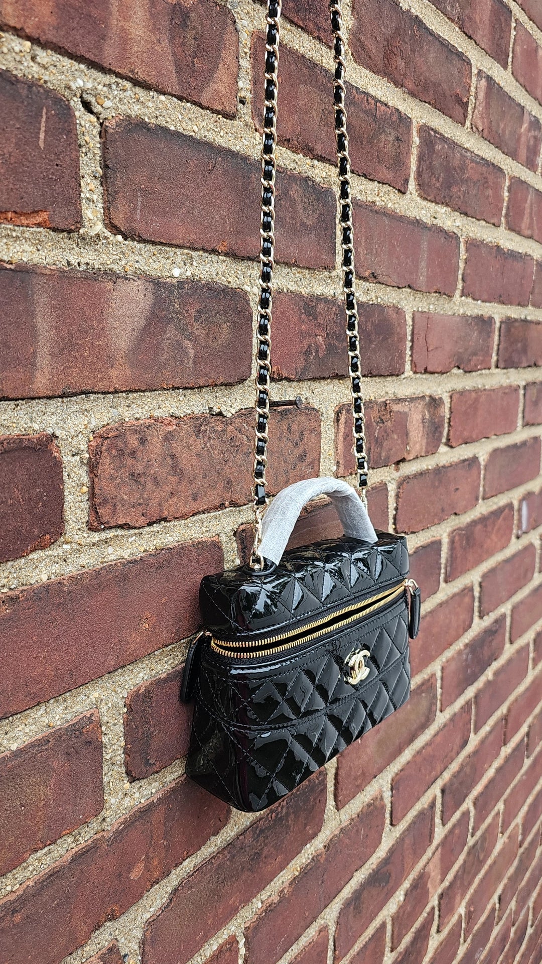 Black Shiny C Bag with chain