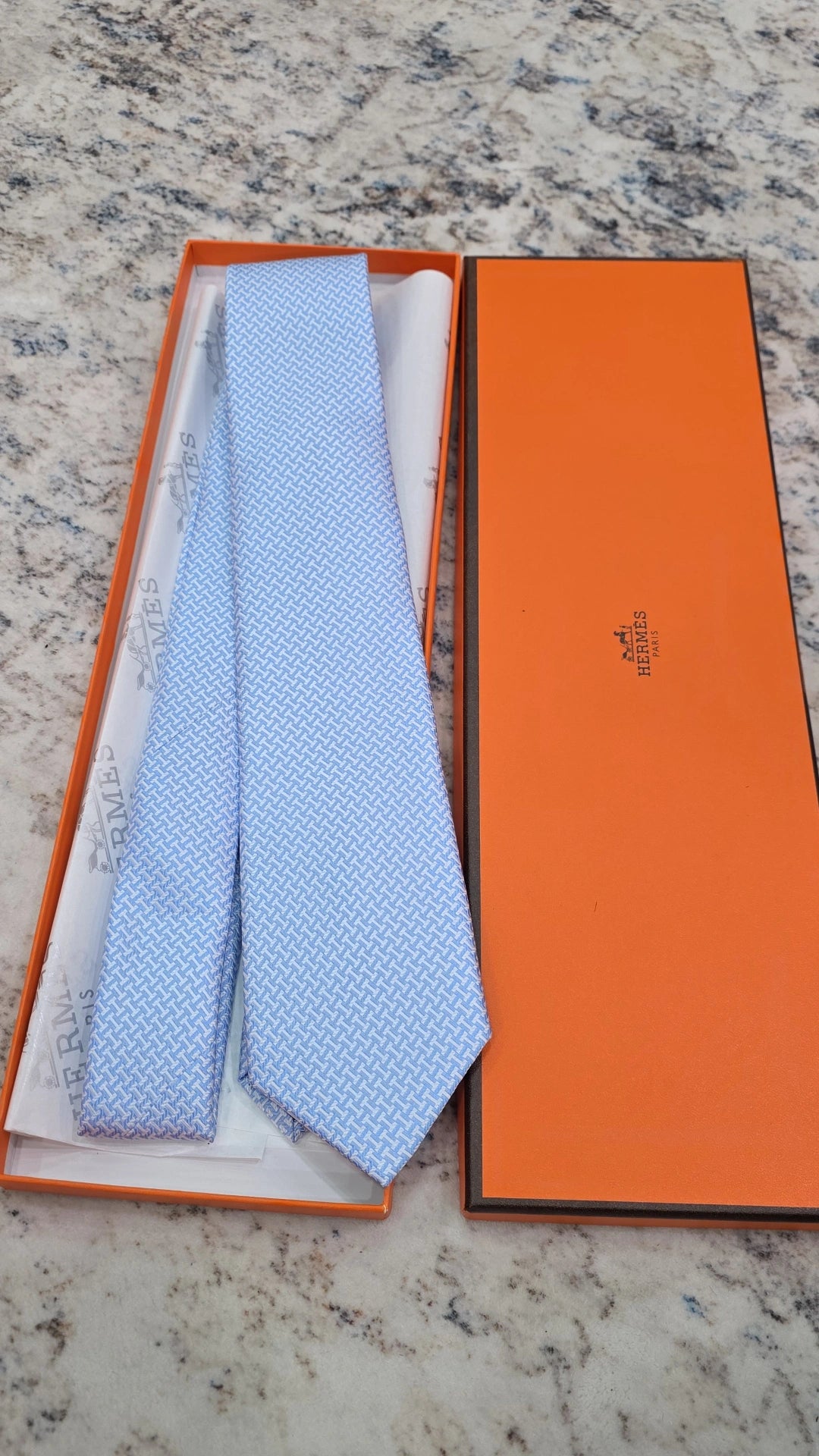 H tie 2 colors preorder