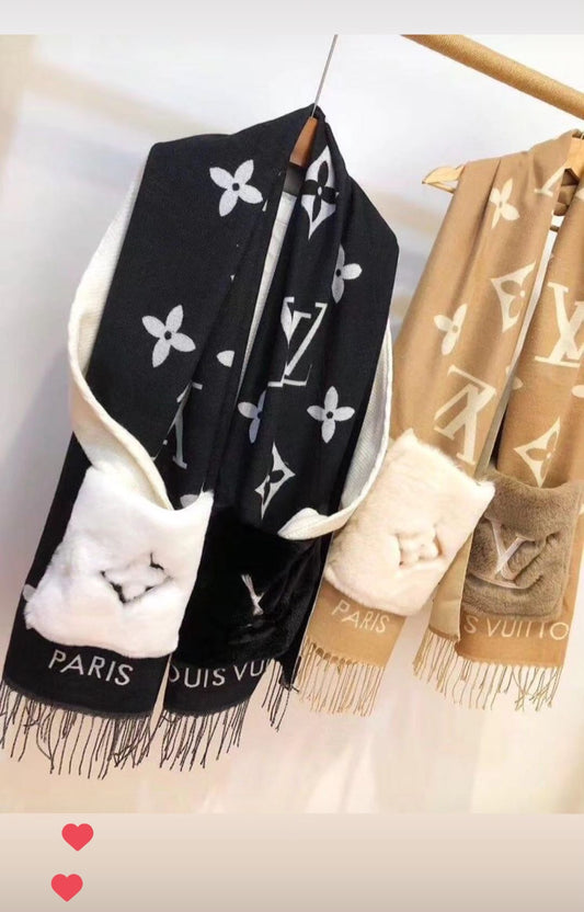 Black and Tan L Scarf with Fur Pocket