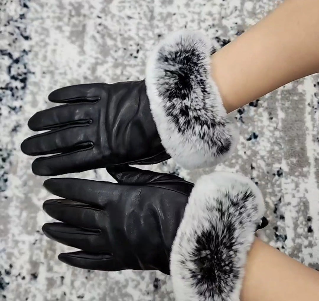 Leather C Gloves with light fur preorder
