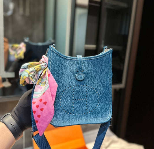 Blue H Bag preorder 19x6x21cm