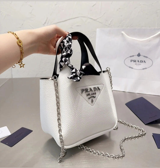 White P Bag with chain 888 preorder