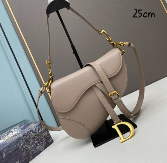 Saddle D leather Bag preorder