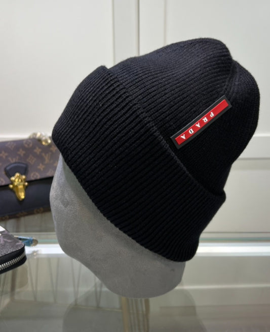 P black/red Hat