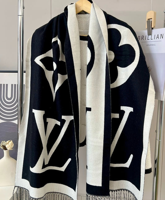 L Black and White scarf preorder HC888