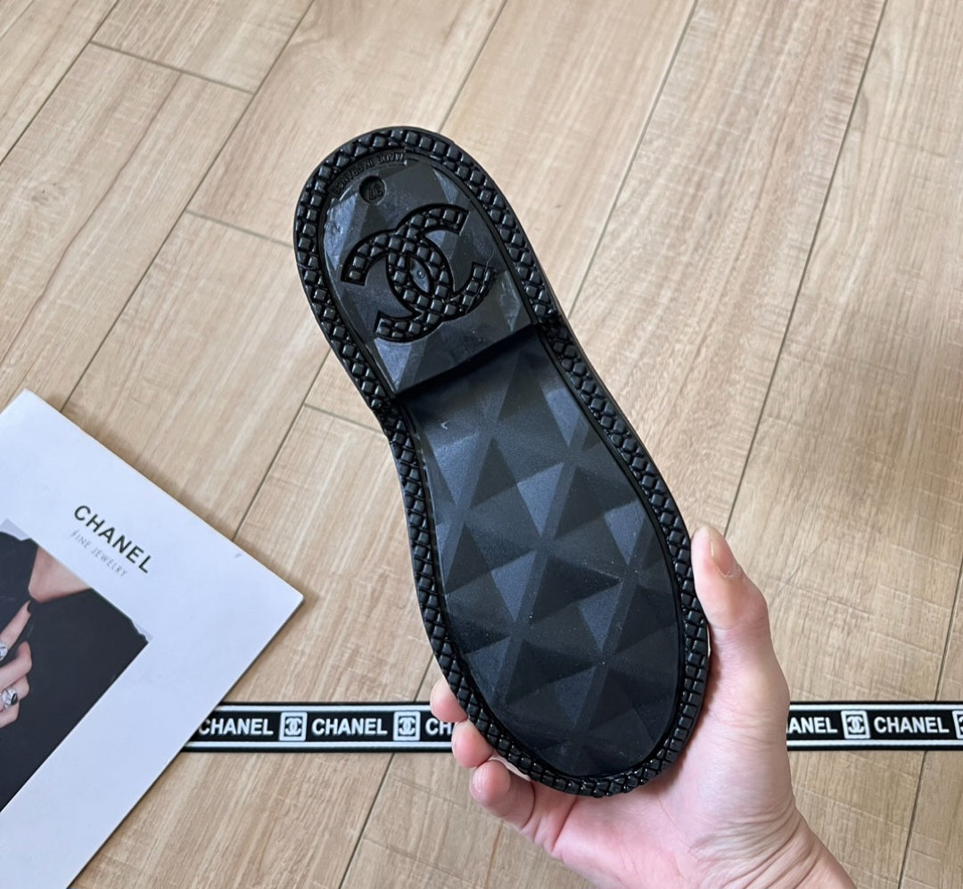 C Black & white rainboots preorder