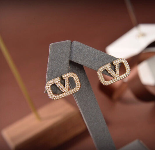 V Earrings studs gold with stones in stock
