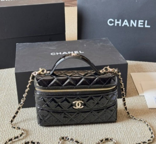 Black Shiny C Bag with chain
