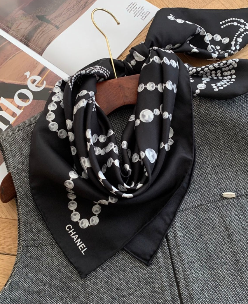 Black and white C silk headscarf 88.5x88.5cm preorder