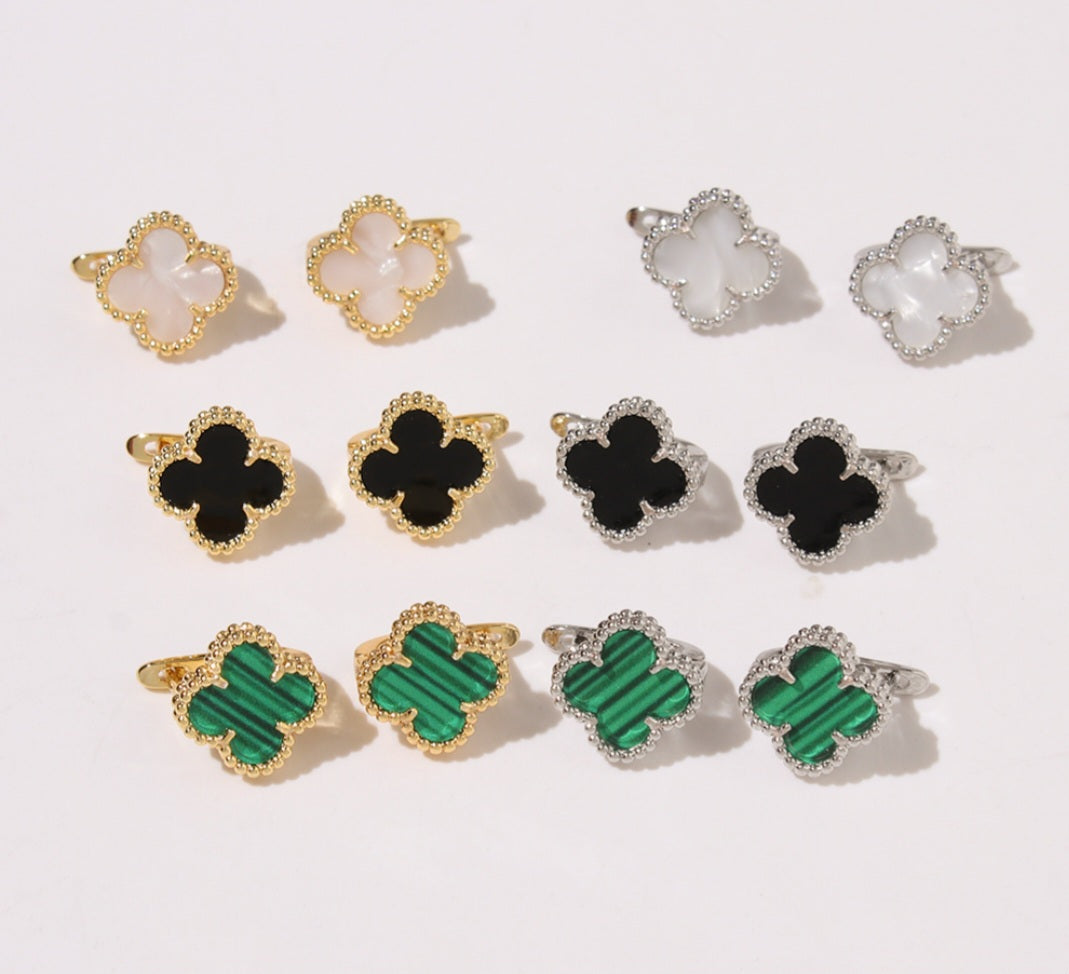 V Small Earrings with buckle gold plated