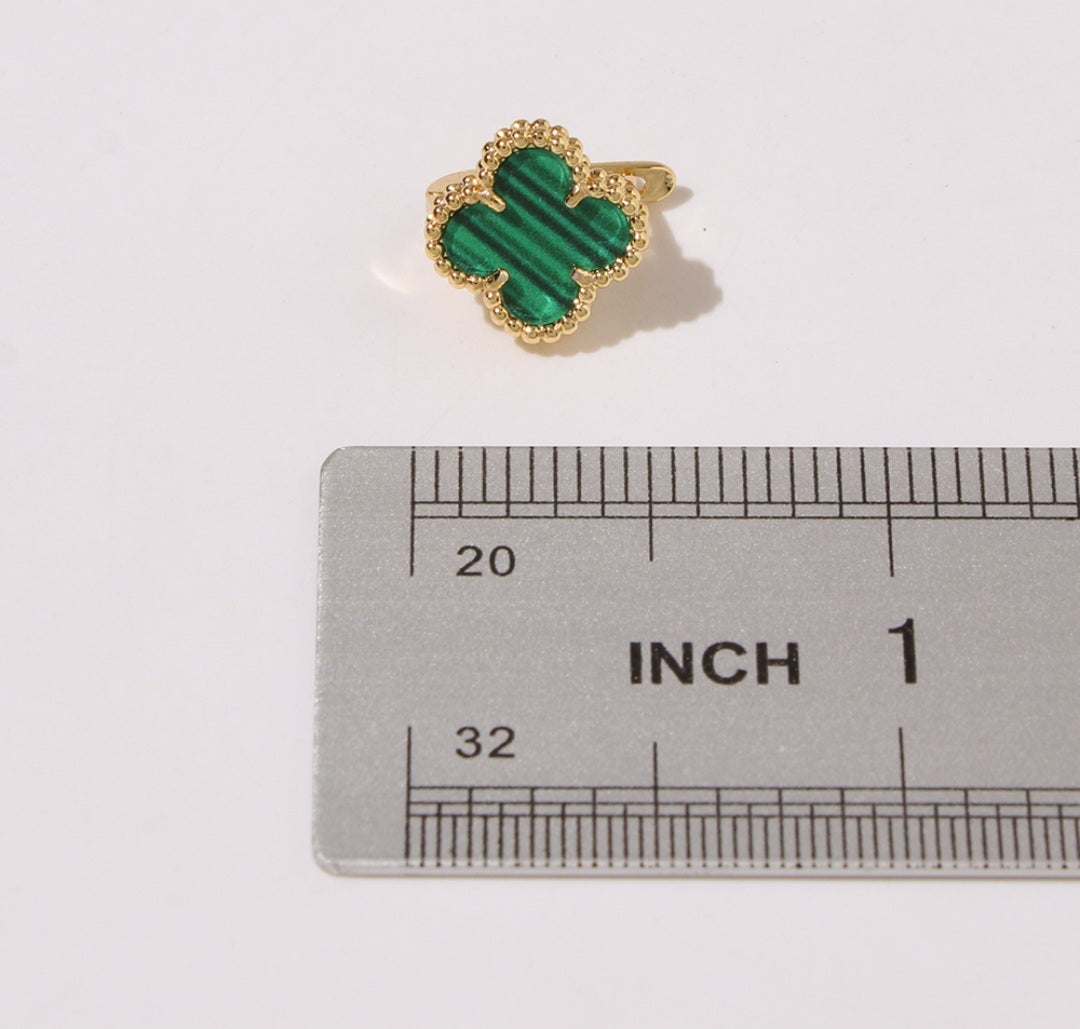 V Small Earrings with buckle gold plated