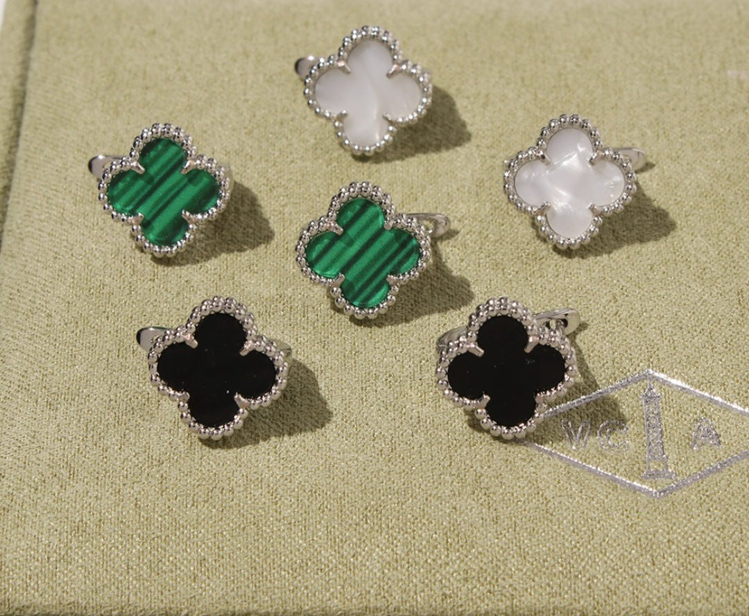 V Small Earrings with buckle gold plated