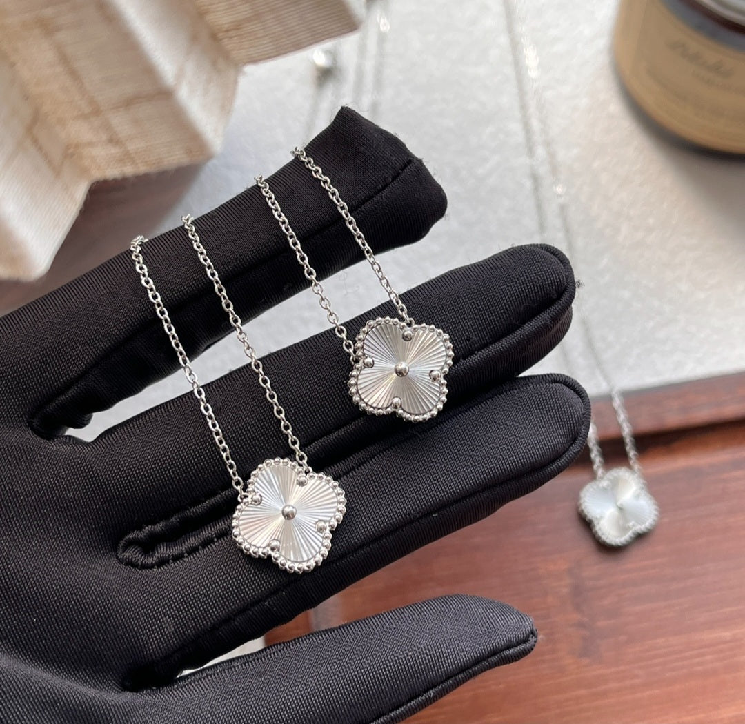 Silver Clov Necklace
