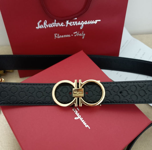 F belt with gold thin buckle