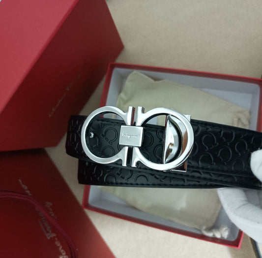 F belt with thin silver buckle