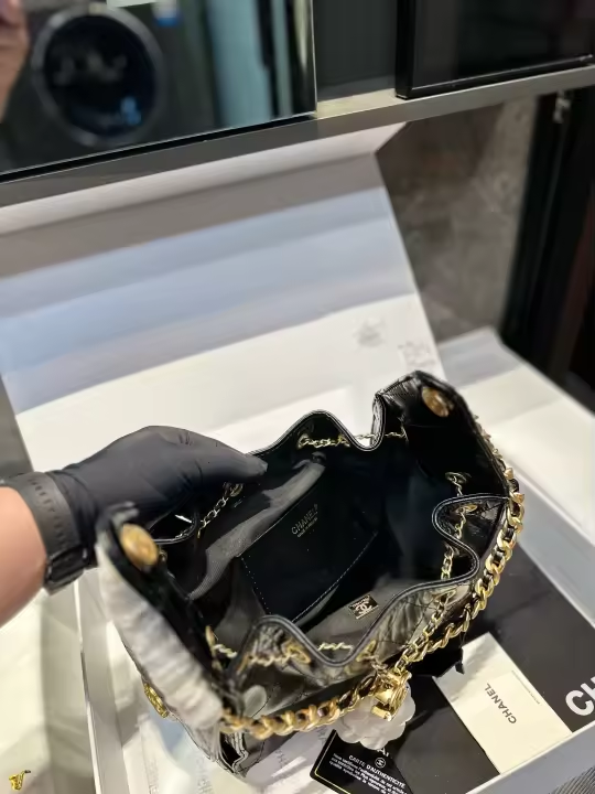 C Black leather 26x20cm crossbody