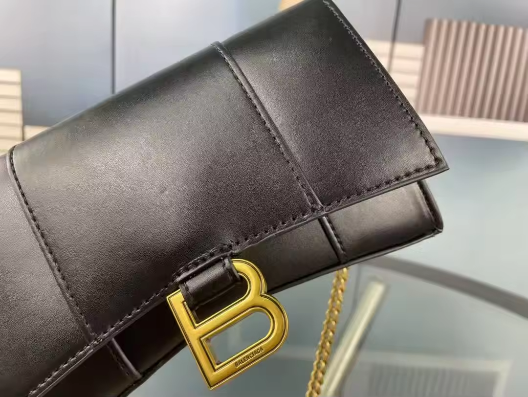Bg Black cow leather crossbody with gold chain 19x12cm preorder