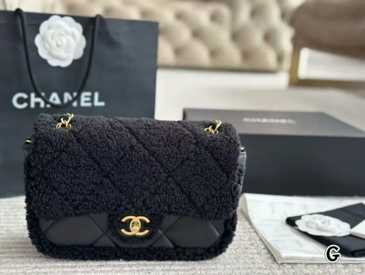 Sherpa Black C Bag 24cm preorder