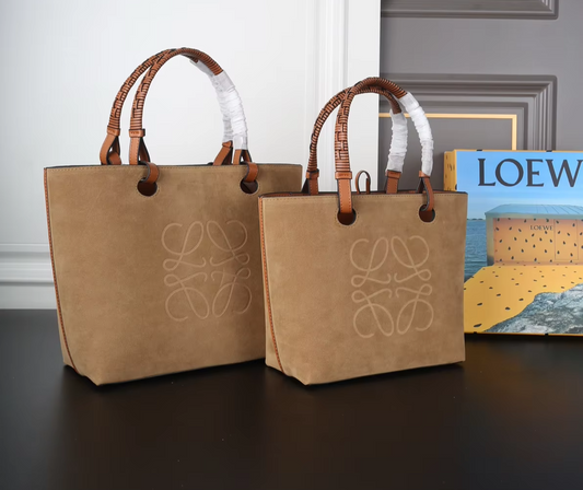 LW sand suede 27x25cm tote in stock