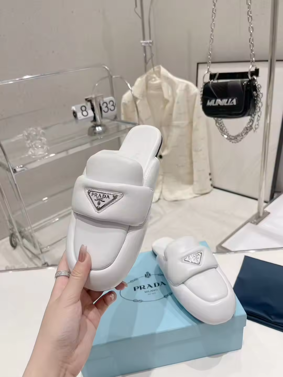 White P leather mules