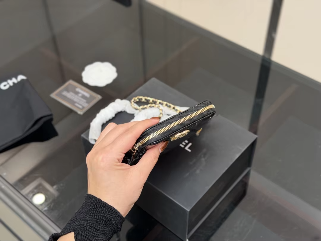 C black shiny Phone Bag with star mirror in stock