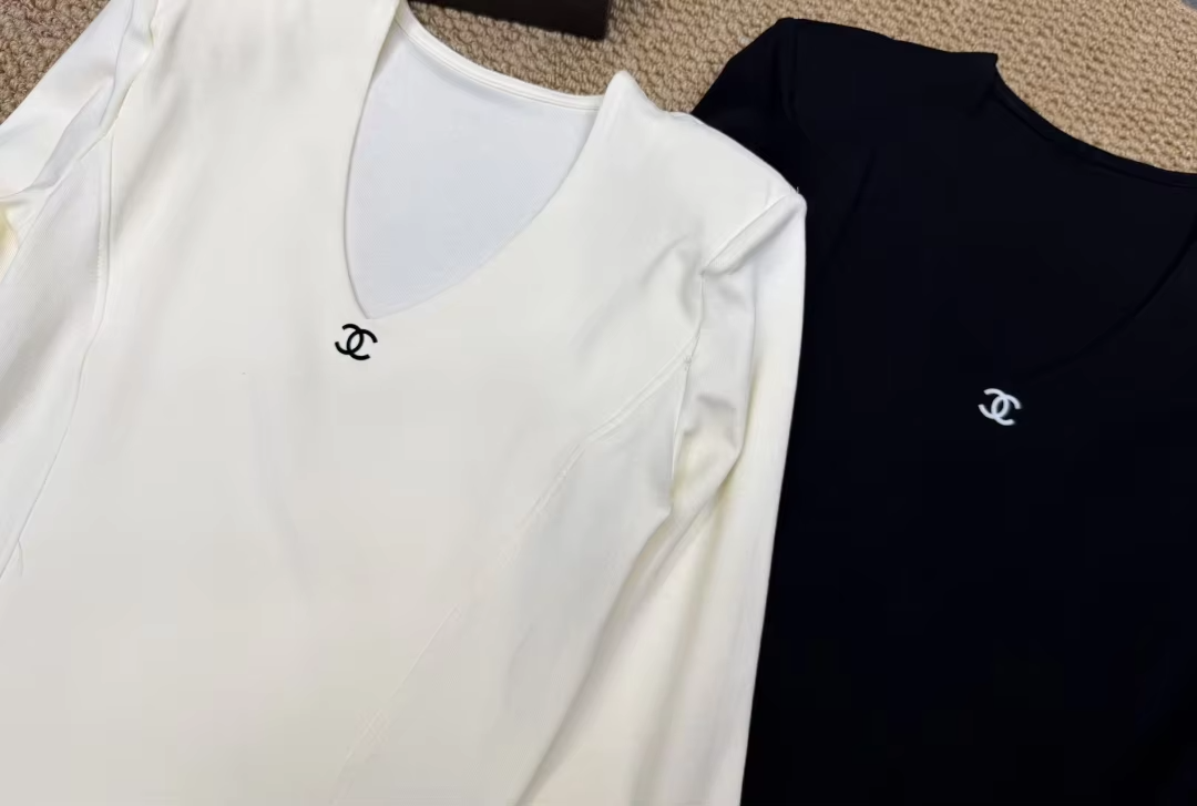 C v neck Tshirt Black and White preorder