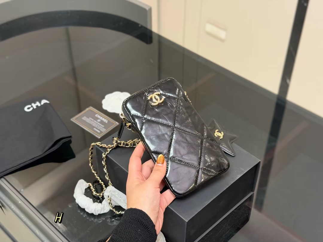 C black shiny Phone Bag with star mirror in stock