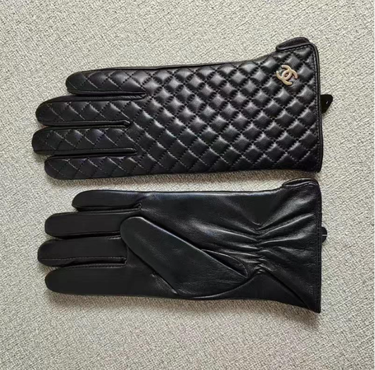 Quilted C Gloves leather no fur. Fleece lined. Preorder