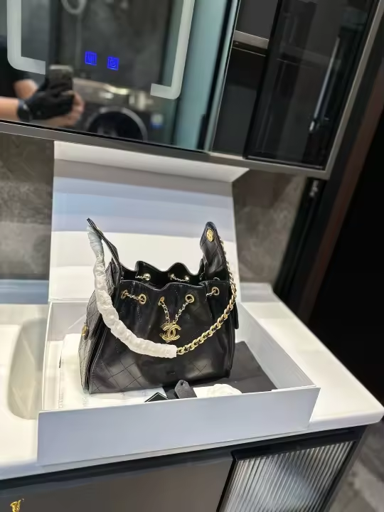 C Black leather 26x20cm crossbody