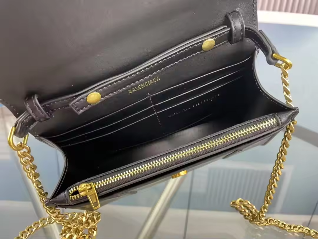 Bg Black cow leather crossbody with gold chain 19x12cm preorder