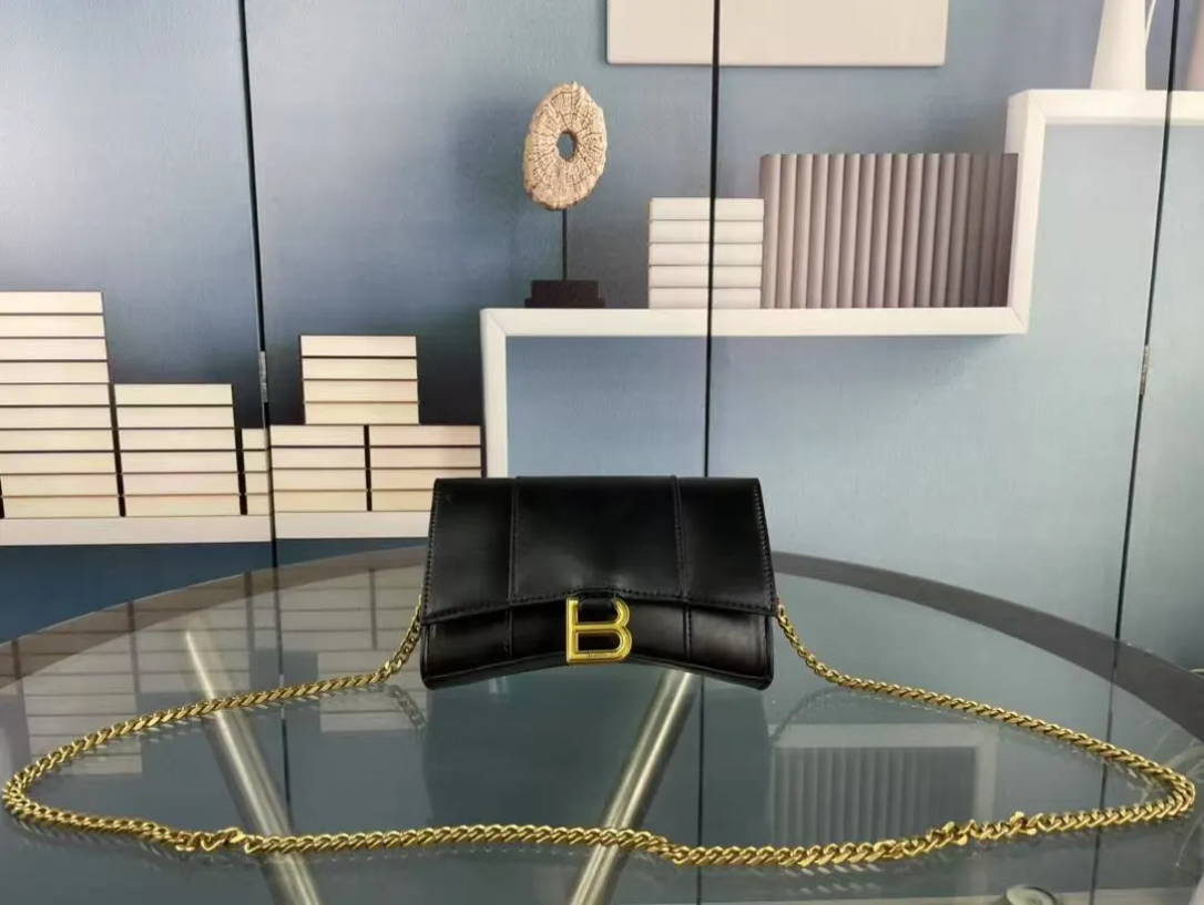 Bg Black cow leather crossbody with gold chain 19x12cm preorder