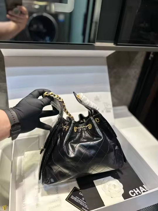 C Black leather 26x20cm crossbody