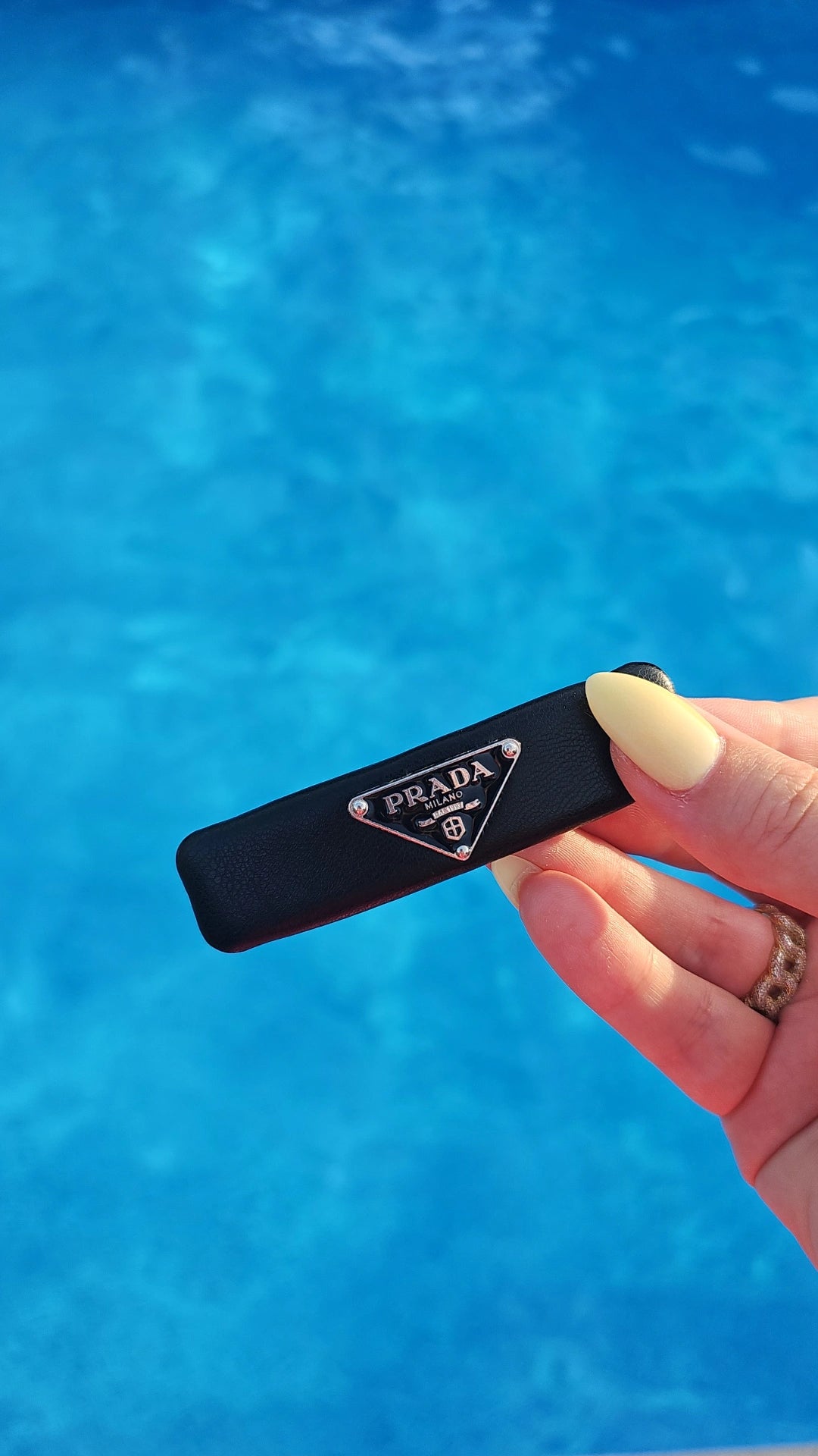 P black leather imitation block hair clip
