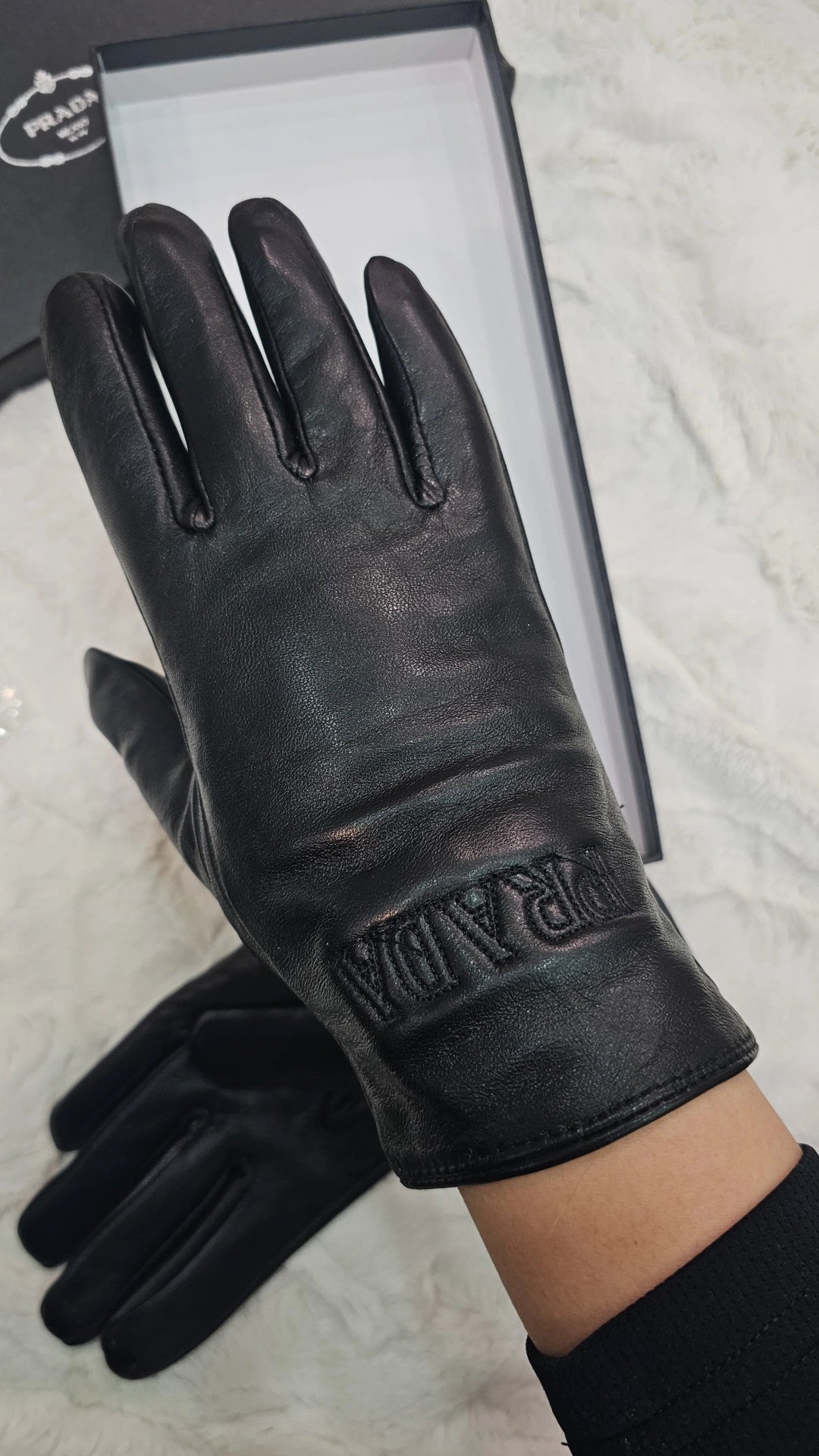 P leather gloves fleece lined with box run small with box