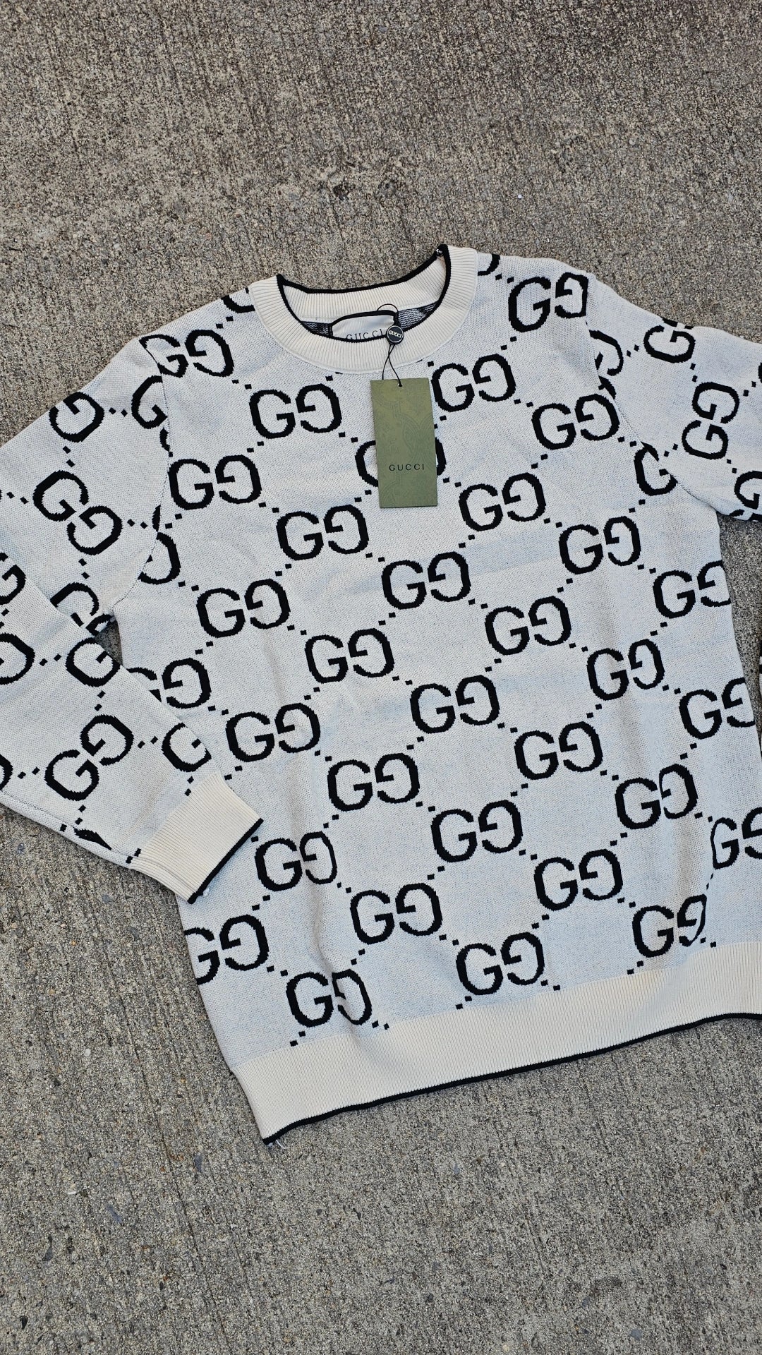 G Sweater beige+black runs big preorder