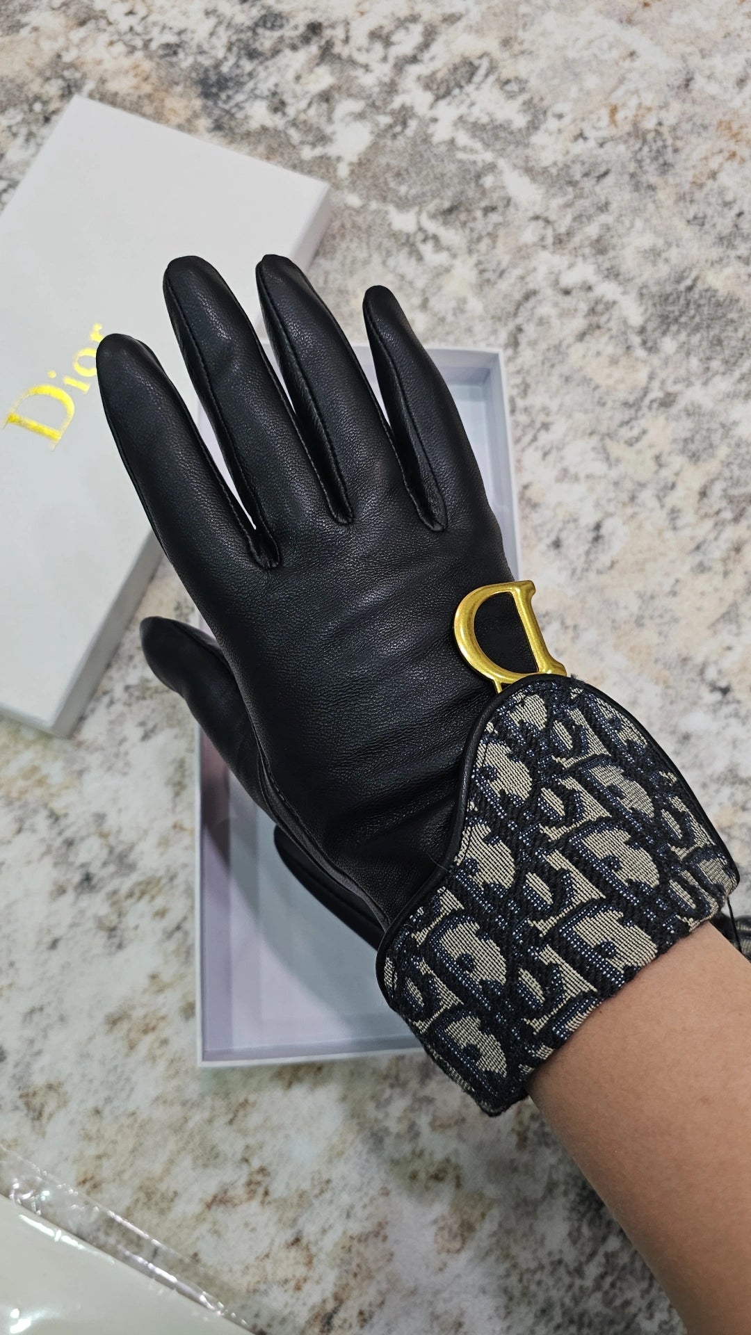 D leather gloves fleece lined with box run small with box